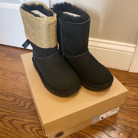 bailey bow uggs size 12
